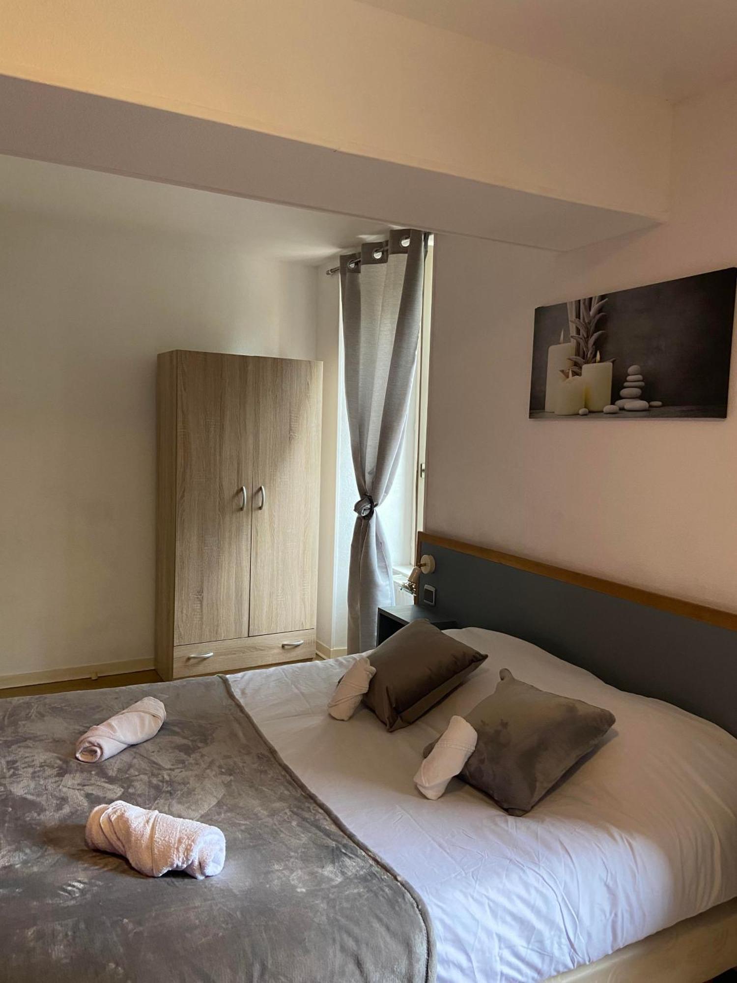 hôtel du cerf La Guerche-sur-l'Aubois Quarto foto